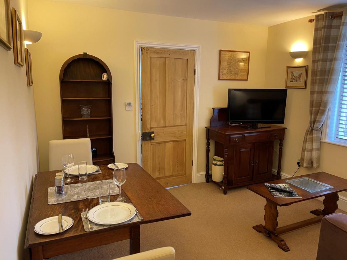 Ground Floor Garden Cottage, Near Stonehenge Shrewton Extérieur photo
